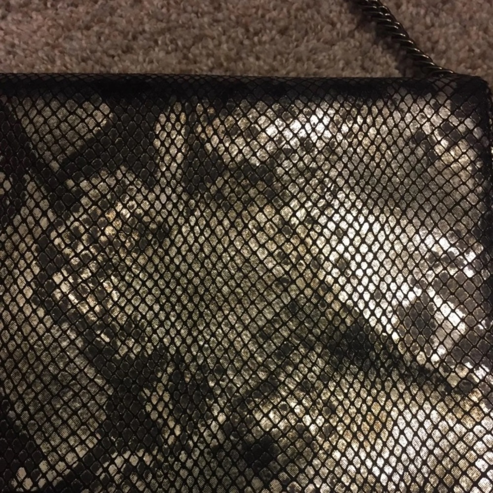 New Guess Purse - Picture 7 of 12